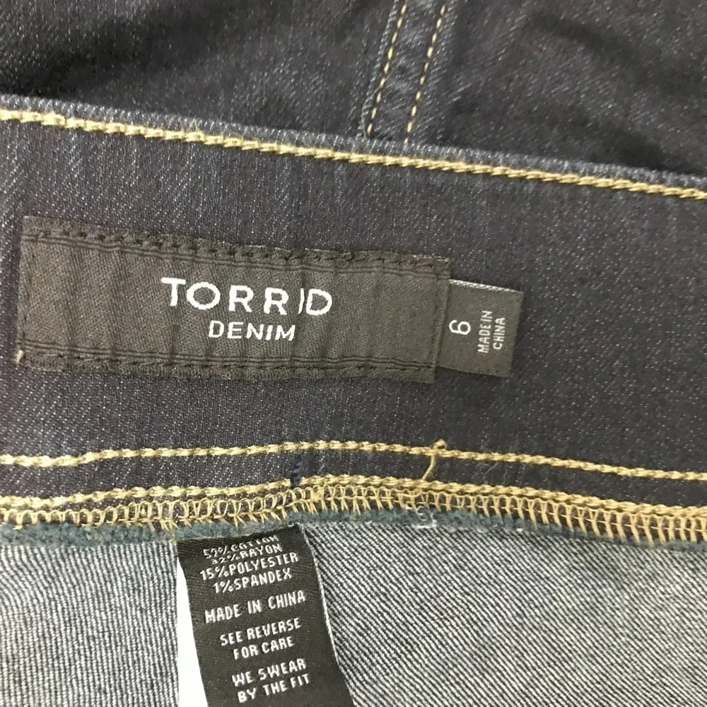 Torrid Dark Wash Bermuda Shorts - New! - Size 30 (6)